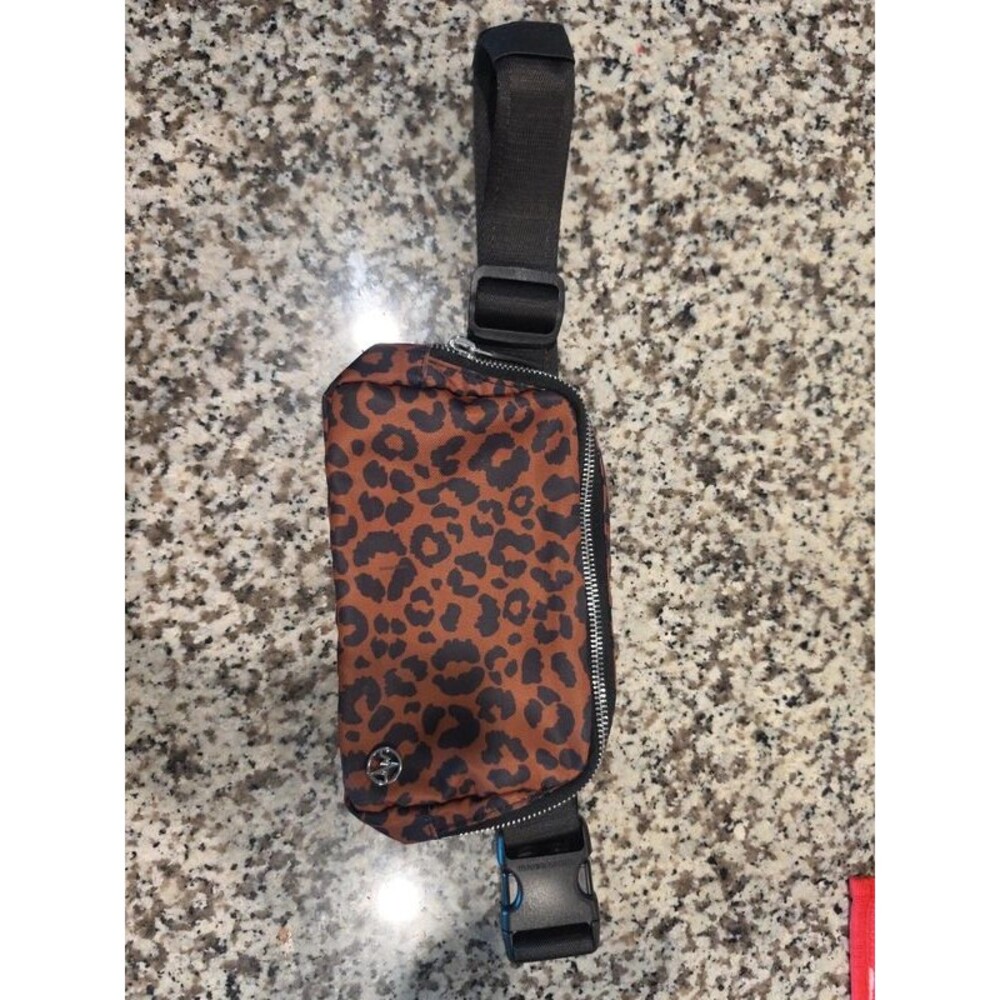 Pander Sports leopard fanny pack